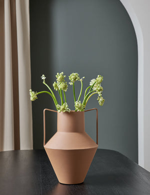 Caricia Vase